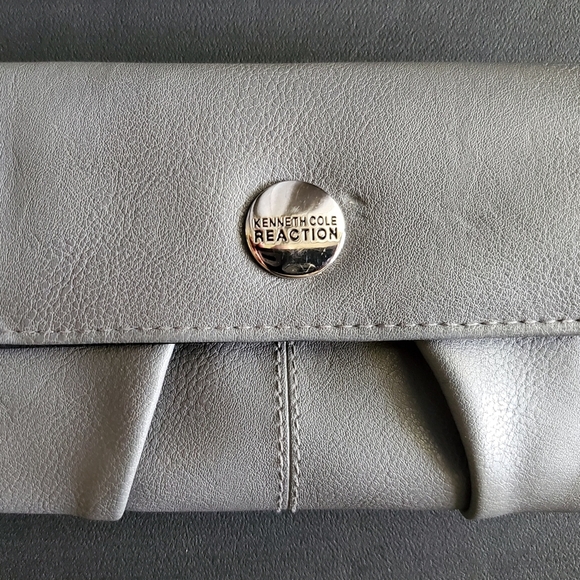 Kenneth Cole Reaction Wallet - Picture 2 of 6